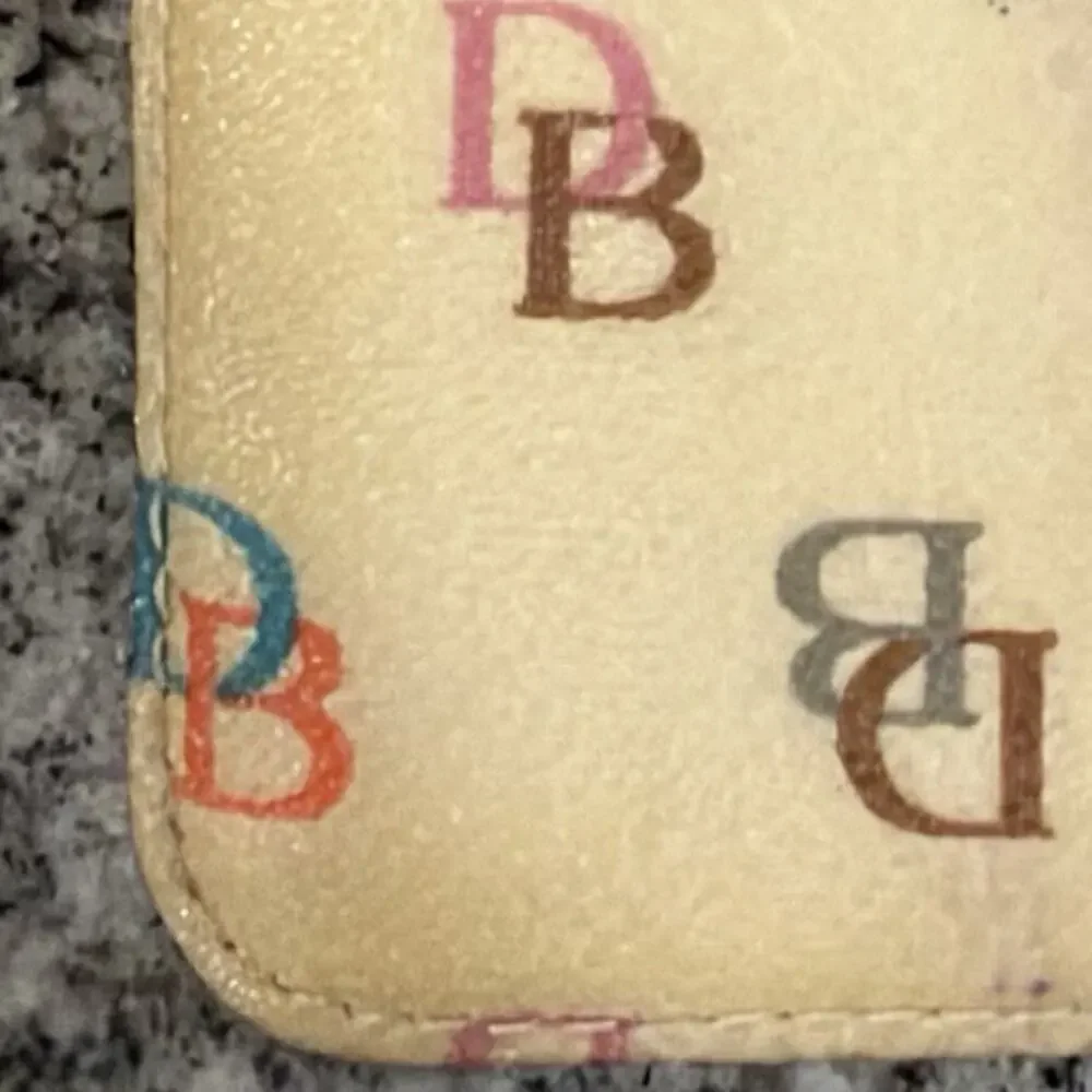 VTG Y2K DOONEY & BOURKE Cream/Yellowed Rainbow Monogram IT Col Change/Coin Purse